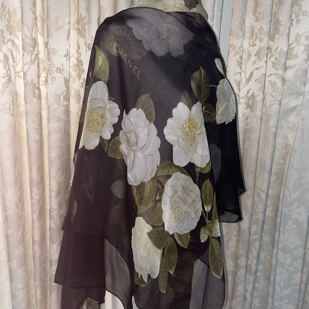 WINTER SALE ‼️ Authentic Chanel black silk chiffon scarf with white camellias - Picture 8 of 9